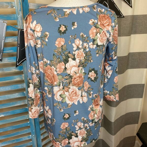 Let’s Go Girls Top // Criss Cross Comfy & Cute Top - Picture 3 of 3